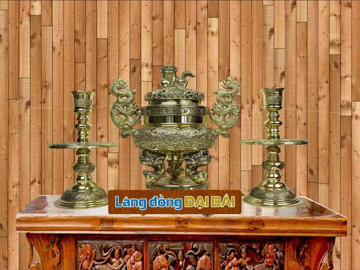 Bộ tam sự đồng vàng