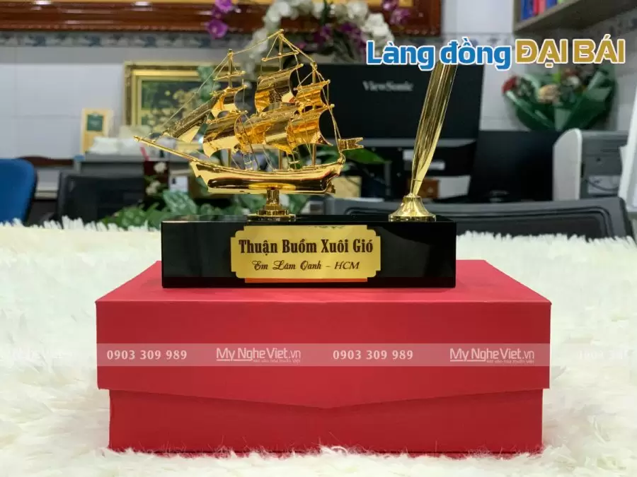 Mô hình thuyền buồm mạ vàng 24K