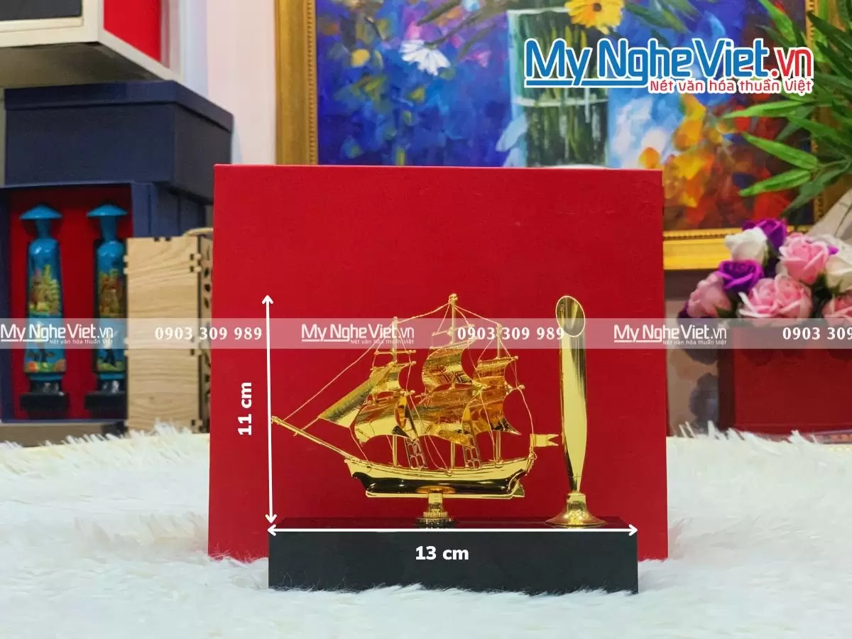 Mô hình thuyền buồm mạ vàng 24K